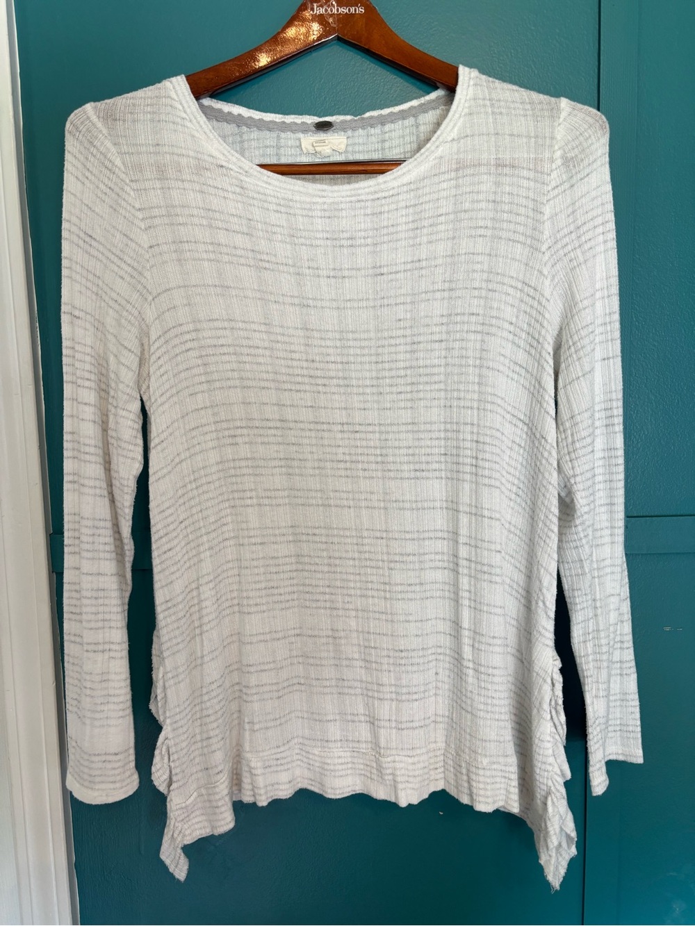 Cupio Lightweight White and Gray Ribbed Long-Sleeve Top Size Large